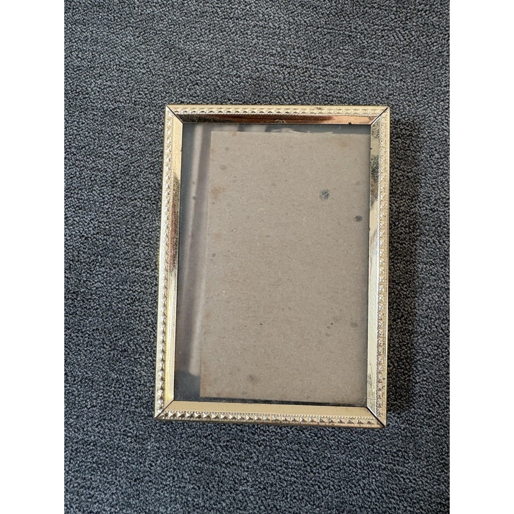 Vintage Gold-Toned Detailed Metal‎ Picture Frame  2.5x 3.5" Inches